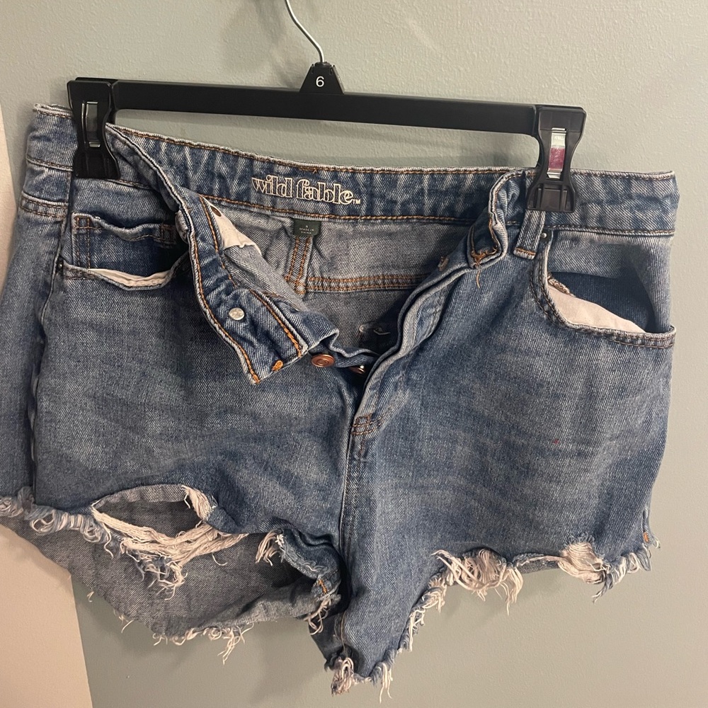 Cute frayed Demin shorts